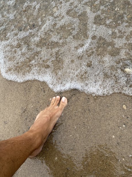 Naakte gelekte OnlyFans-foto van Feetypablo