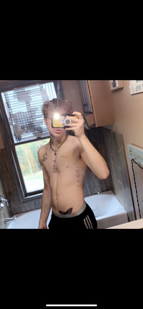 Naken läckt OnlyFans-bild av Harvey Flinn