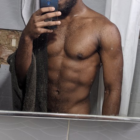 Nahá fotka uniklých OnlyFans od Luid Tarantino