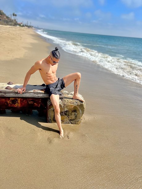Nahá fotka uniklých OnlyFans od Luis Omar Morales