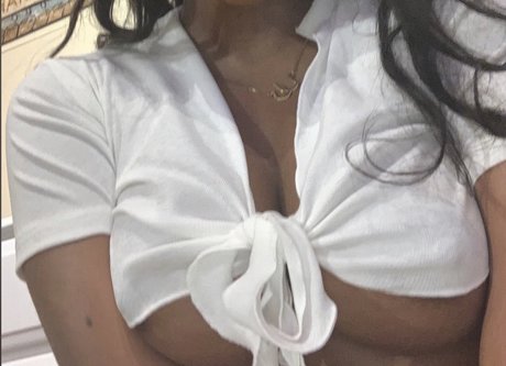 Naken läckt OnlyFans-bild av Lamya Rose