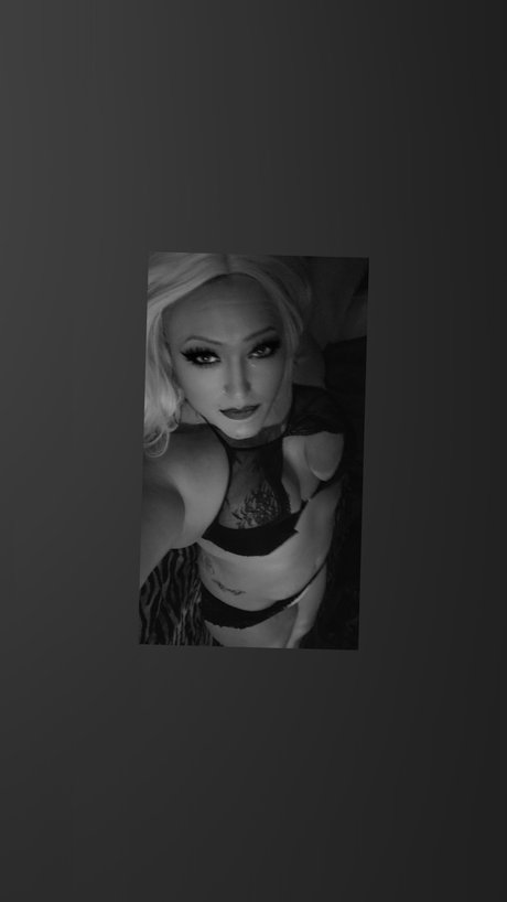 Naakte gelekte OnlyFans-foto van Mea