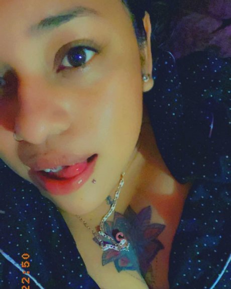 Nahá fotka uniklých OnlyFans od Sele