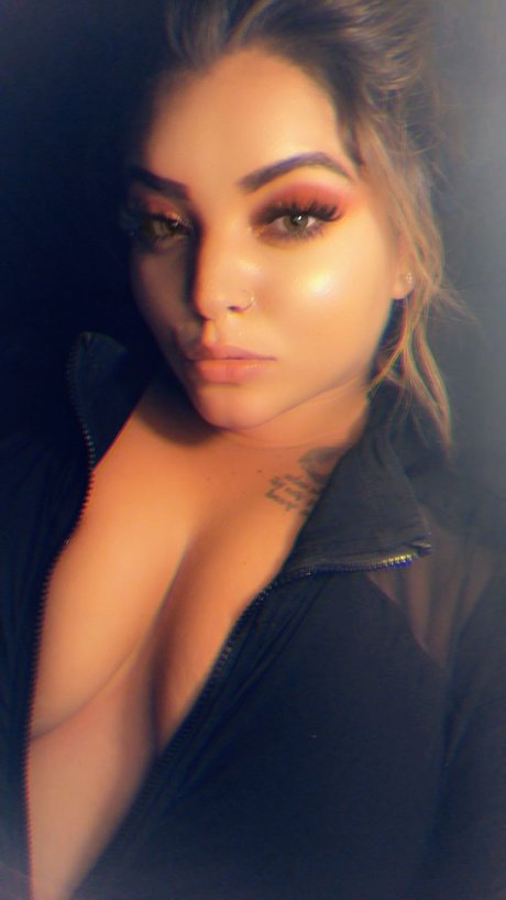 Naken läckt OnlyFans-bild av Taye Renee