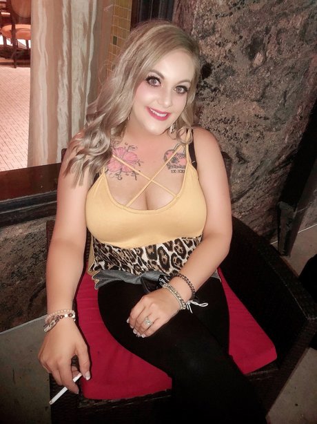 Nahá fotka uniklých OnlyFans od Smokingmlf