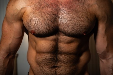 Обнаженная фотография утечки OnlyFans от Sexy Fit Bear 