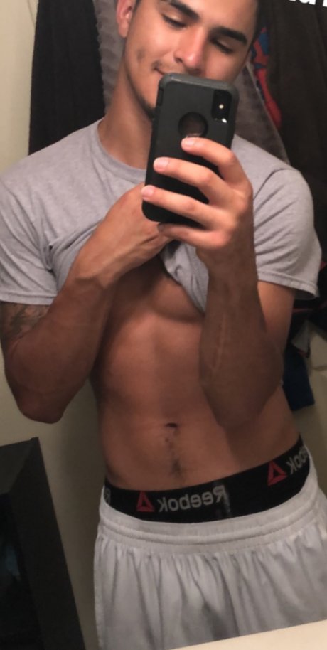 Nahá fotka uniklých OnlyFans od Santiago