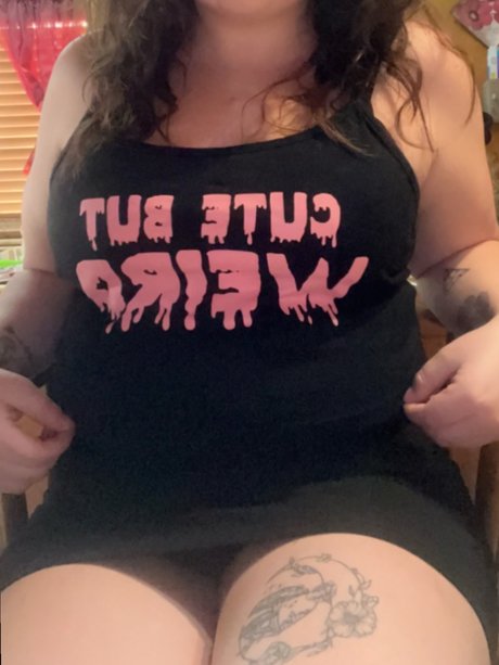 Обнаженная фотография утечки OnlyFans от Hellmammad