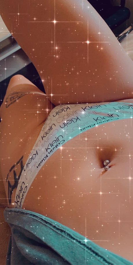 Naken lekkede OnlyFans-bilde av Snowbunny Ran