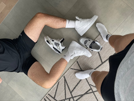 Обнаженная фотография утечки OnlyFans от Sniff Our Socks