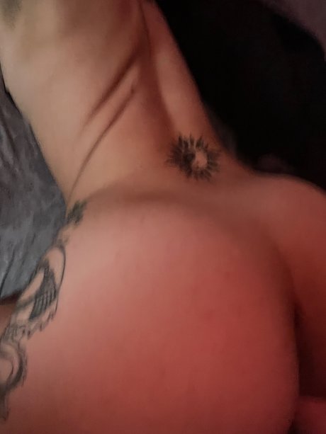 Alaston vuotanut OnlyFans-kuva Evi
