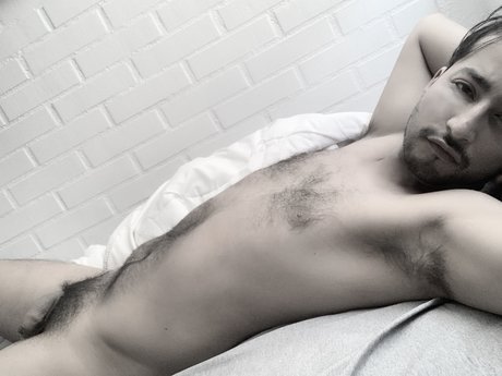 Обнаженная фотография утечки OnlyFans от Iverworld
