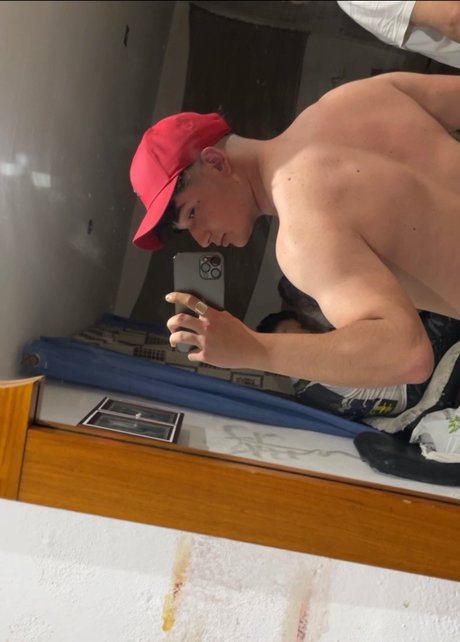 Naakte gelekte OnlyFans-foto van Parysitooo