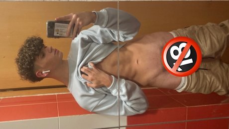 Naakte gelekte OnlyFans-foto van Ivanrodriguez2003
