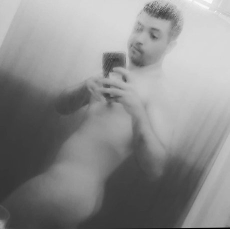 Alasti lekkinud OnlyFans-i pilt Jake Cooper