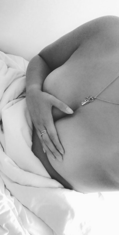 Naken läckt OnlyFans-bild av Isla