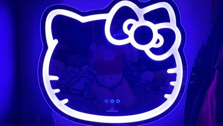 Naken läckt OnlyFans-bild av Lucy
