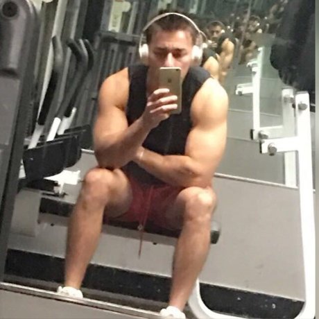 Naakte gelekte OnlyFans-foto van Lukas