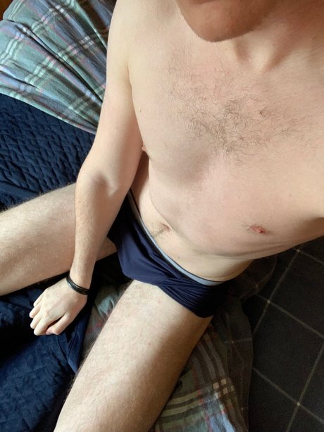 Alasti lekkinud OnlyFans-i pilt James