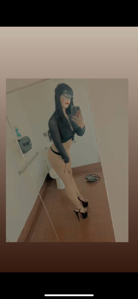 Naken lekkede OnlyFans-bilde av Isla