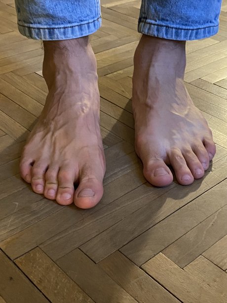 Nahá fotka uniklých OnlyFans od The Italian Feet Master