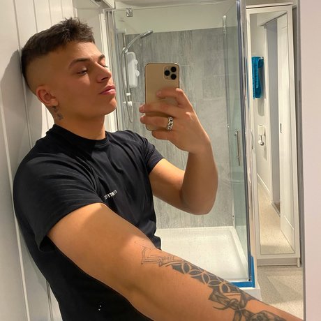 Nahá fotka uniklých OnlyFans od Ross