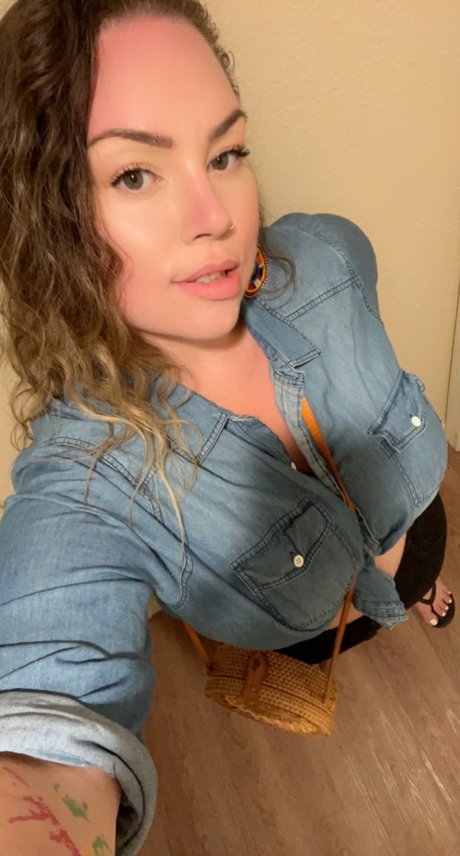 Naakte gelekte OnlyFans-foto van Sariyah