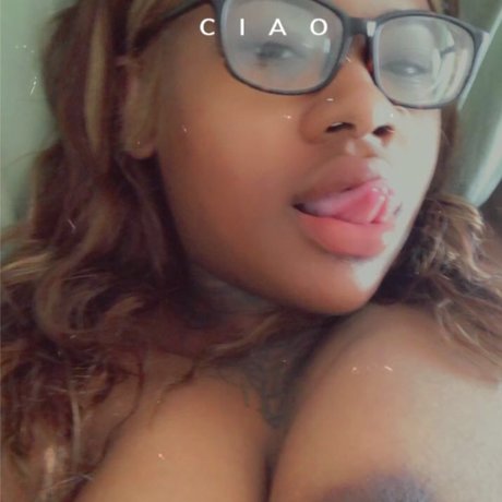 Naken läckt OnlyFans-bild av Paradise