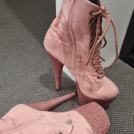 Naken läckt OnlyFans-bild av Feetsie Feet
