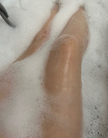 Alaston vuotanut OnlyFans-kuva Liv Kaira