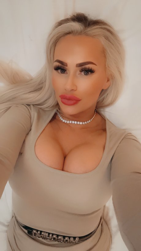 Naken läckt OnlyFans-bild av Ohelizab3th
