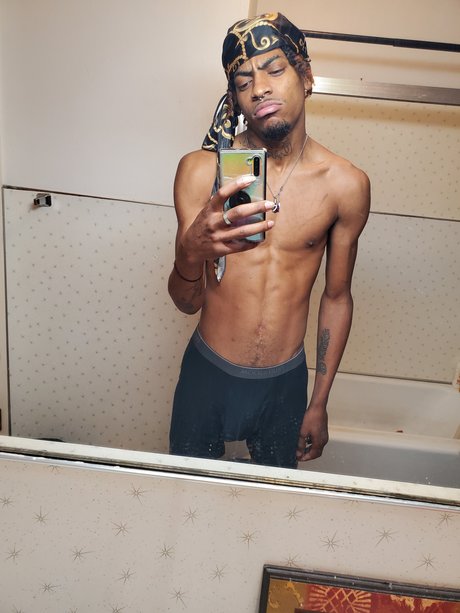 Nøgent lækket OnlyFans-billede af Dakari Kahle