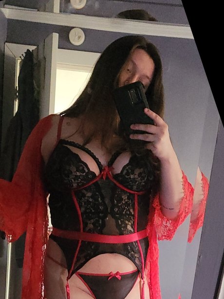 Alasti lekkinud OnlyFans-i pilt Lulu Lacy