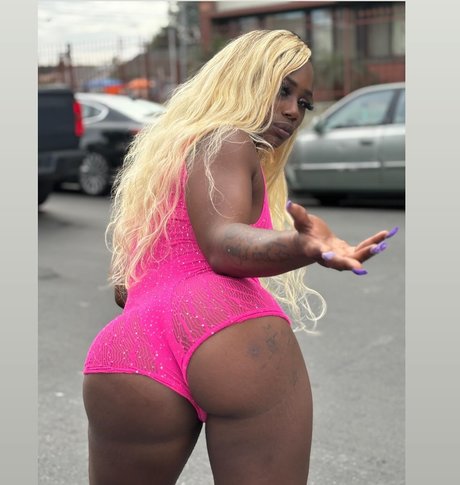 Alasti lekkinud OnlyFans-i pilt Dream