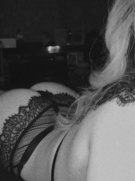 Naken läckt OnlyFans-bild av Hidi