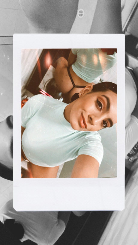 Alaston vuotanut OnlyFans-kuva Jinnethcojm