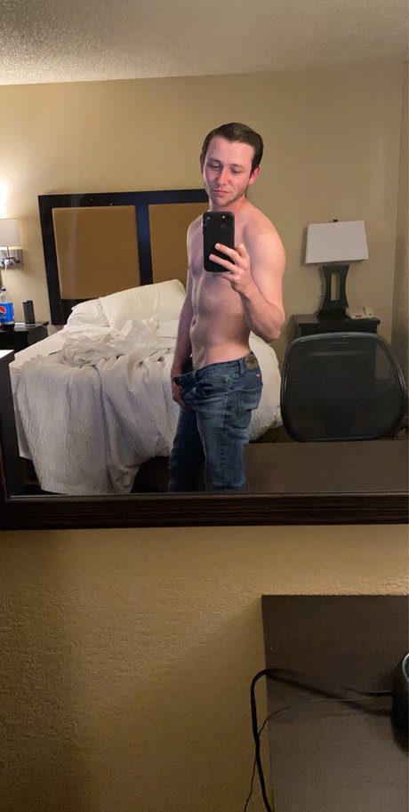 Alasti lekkinud OnlyFans-i pilt Chase Evans