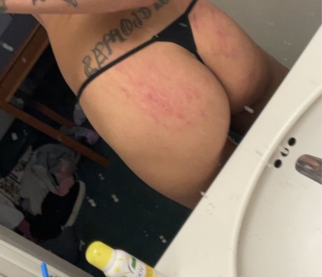 Naken läckt OnlyFans-bild av Mimis Sexi Body 