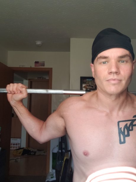 Naakte gelekte OnlyFans-foto van Mike