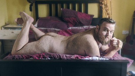 Nahá fotka uniklých OnlyFans od Big Brit Big Dick