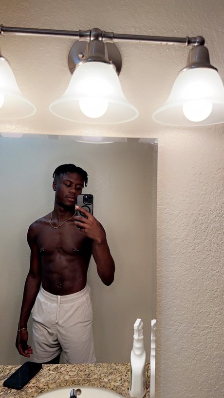 Обнаженная фотография утечки OnlyFans от Sinfulnova
