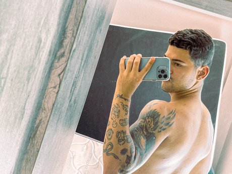 Naken läckt OnlyFans-bild av Italo Montteiro