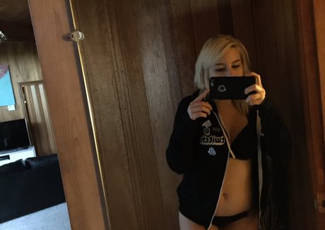Foto di nudo di fuga di OnlyFans di Fooya