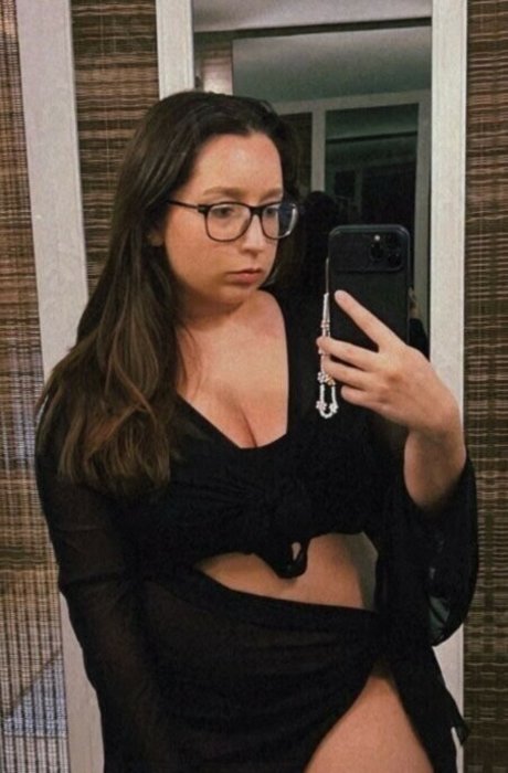 Naken läckt OnlyFans-bild av Kirsty Wells