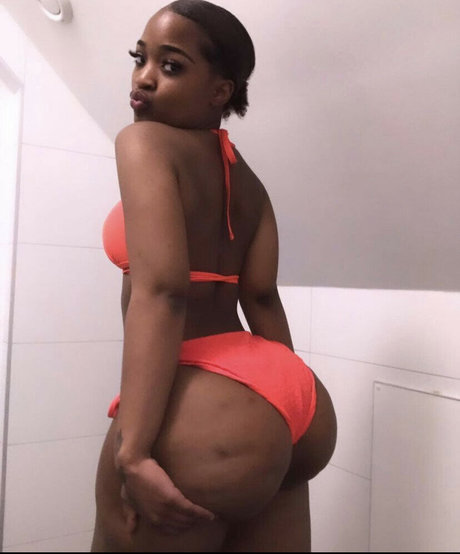 Mellaa Baby OnlyFansリークヌード写真