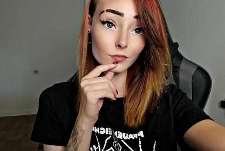 Naken läckt OnlyFans-bild av Littlemissnaughtytw