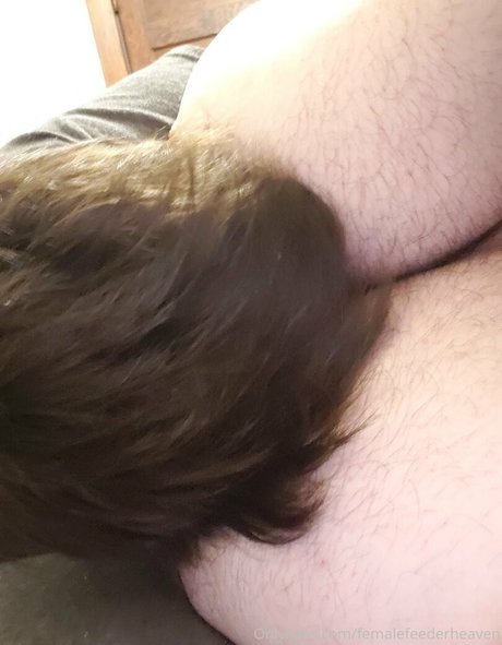 Nahá fotka uniklých OnlyFans od Femalefeederheaven