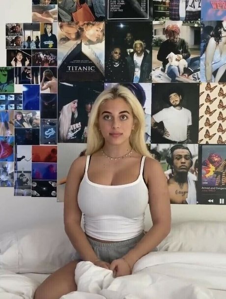 Nahá fotka uniklých OnlyFans od Baby Ariel
