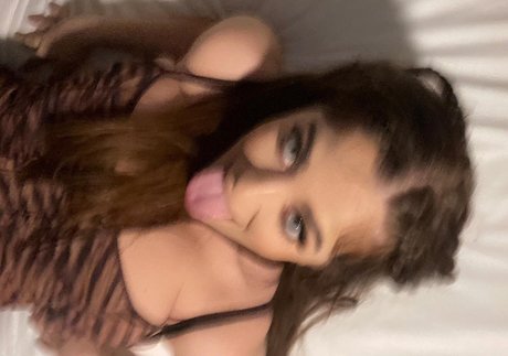 Nahá fotka uniklých OnlyFans od Baby Ariel