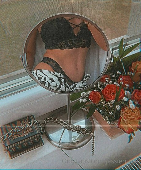 Naakte gelekte OnlyFans-foto van Jessierussel